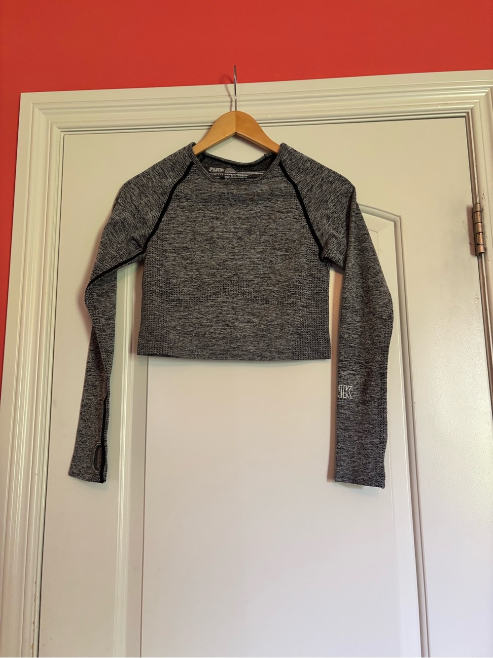 PINK Women’s Seamless Crop Work Out Long Sleeve Shirt with Thumb Holes.